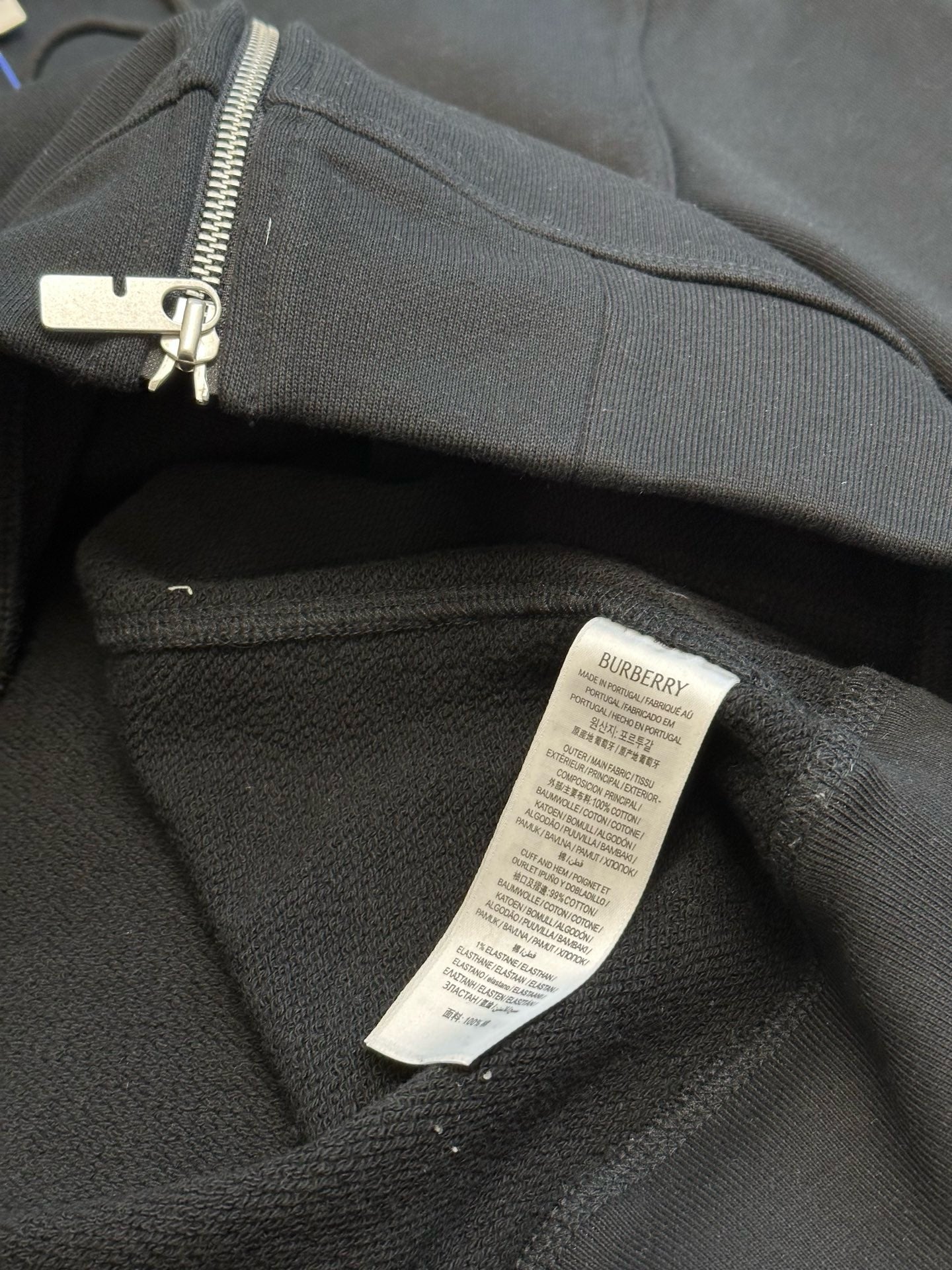 Chaqueta negra y gris