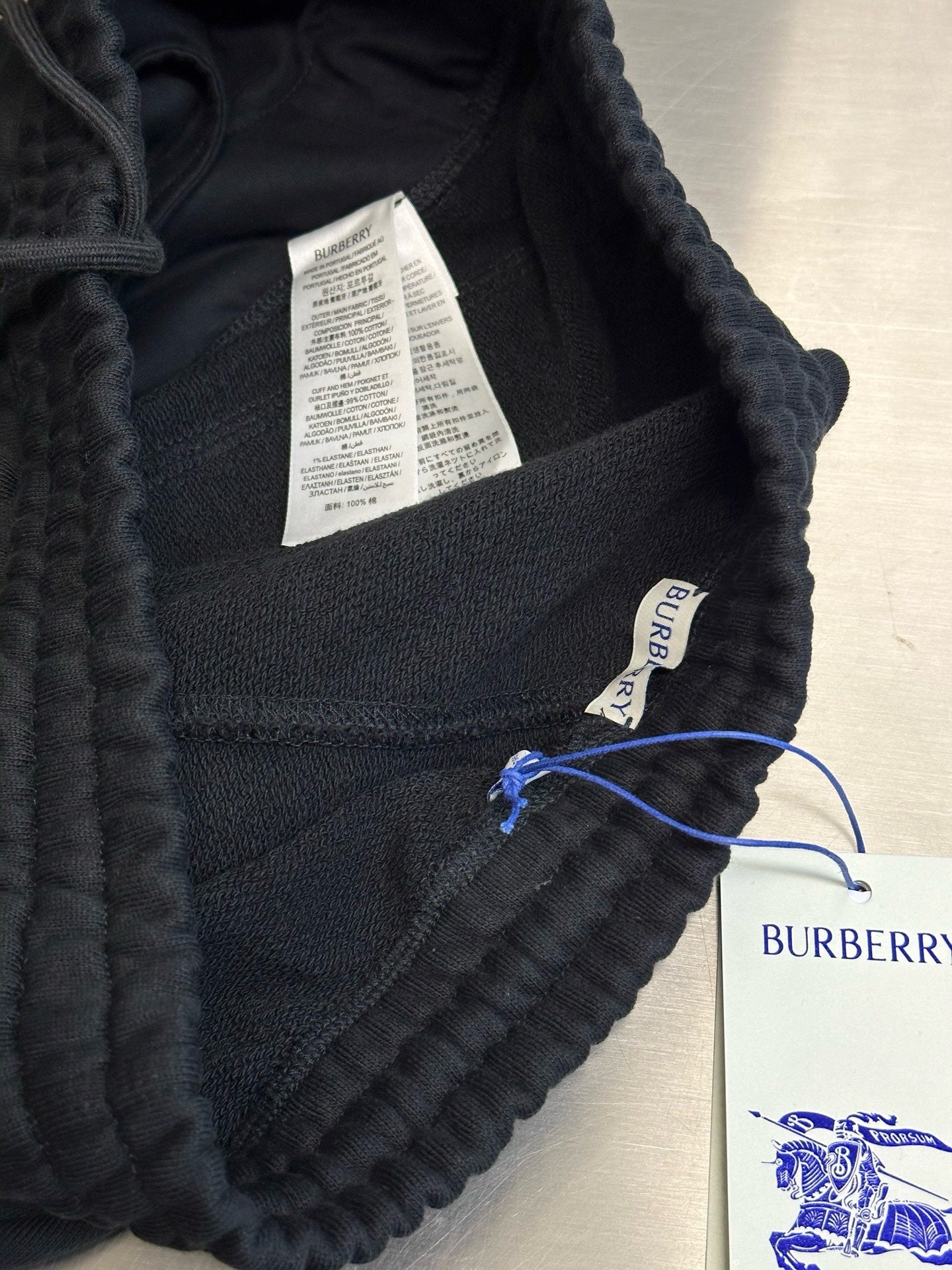 Pantalón negro y gris