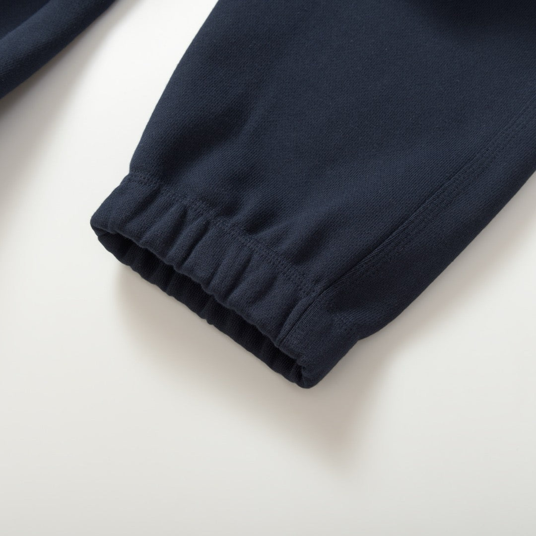 Schwarze und dunkelblaue Hose