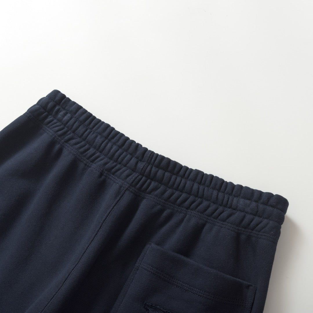 Schwarze und dunkelblaue Hose