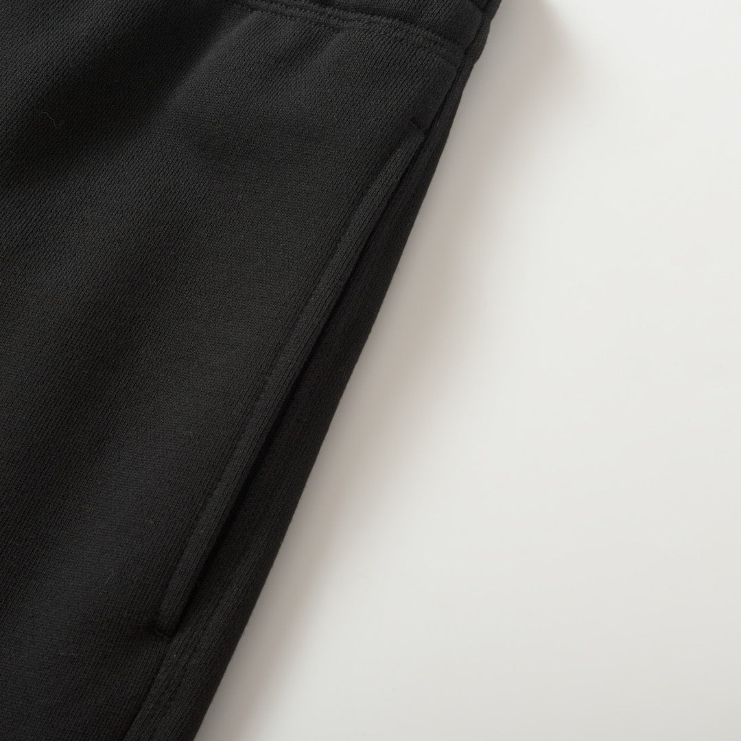 Schwarze und dunkelblaue Hose