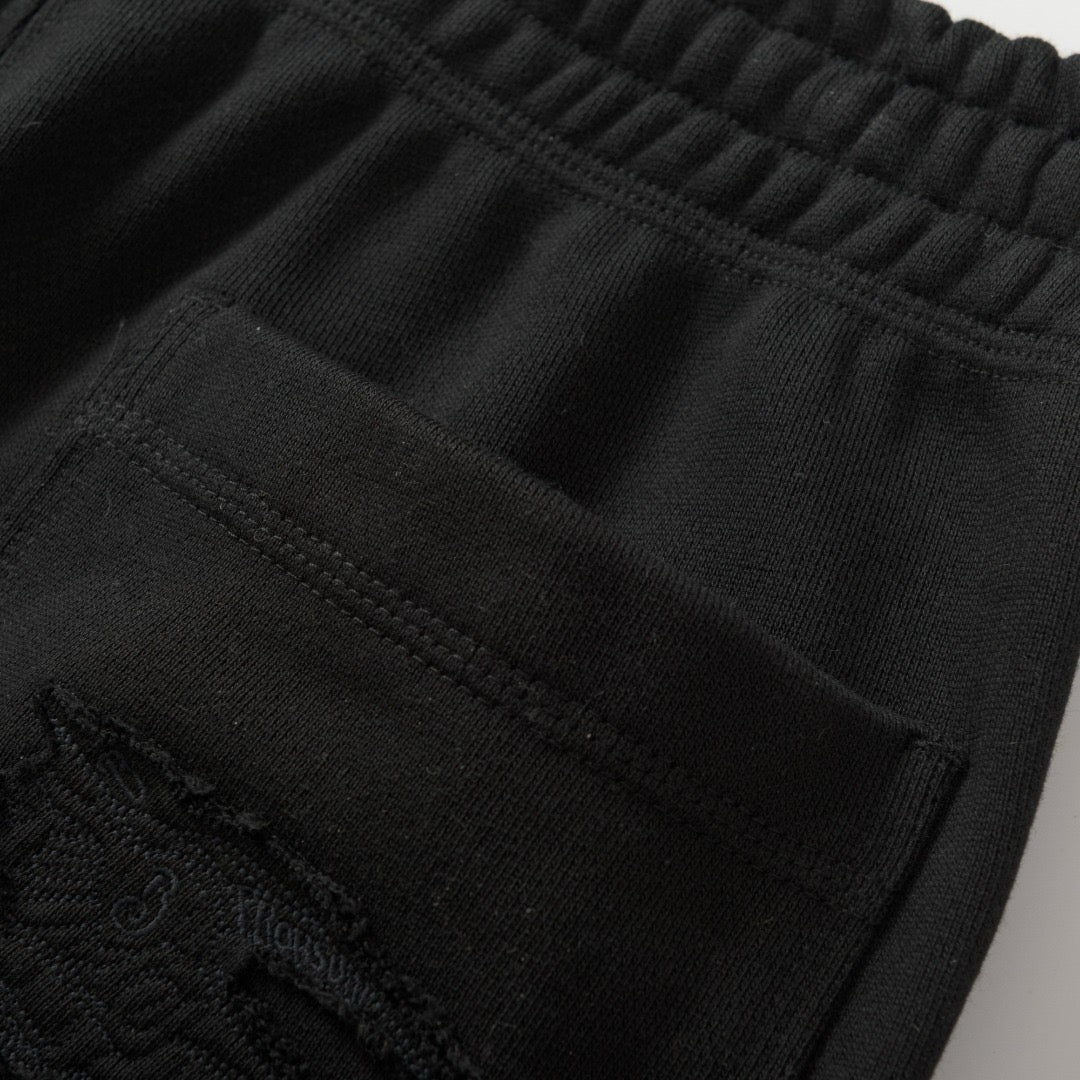 Schwarze und dunkelblaue Hose