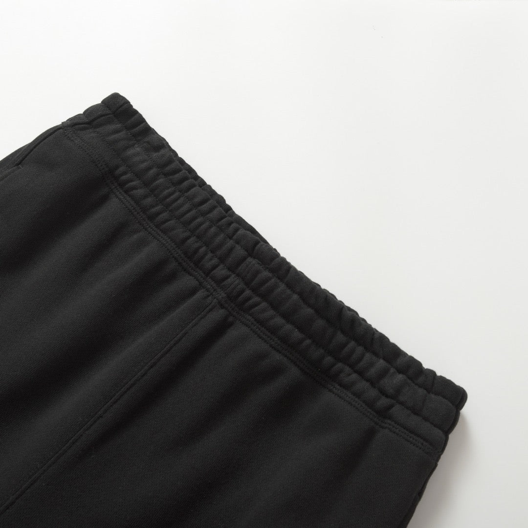 Pantalón negro y gris