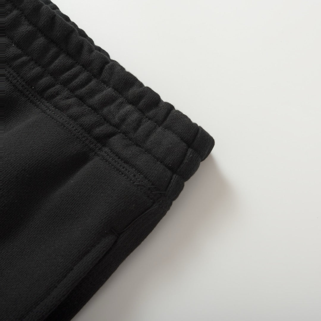 Pantalón negro y gris