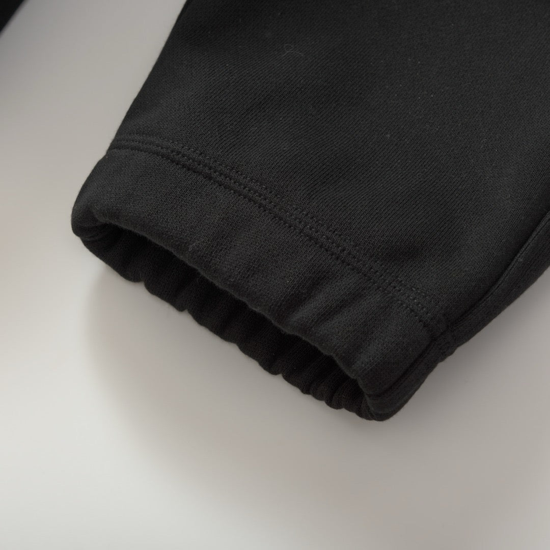 Pantalón negro y gris