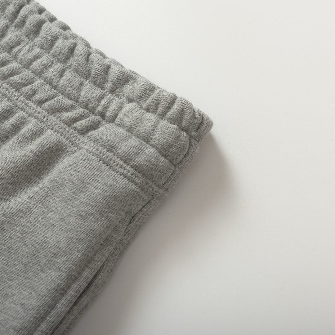 Pantalón negro y gris