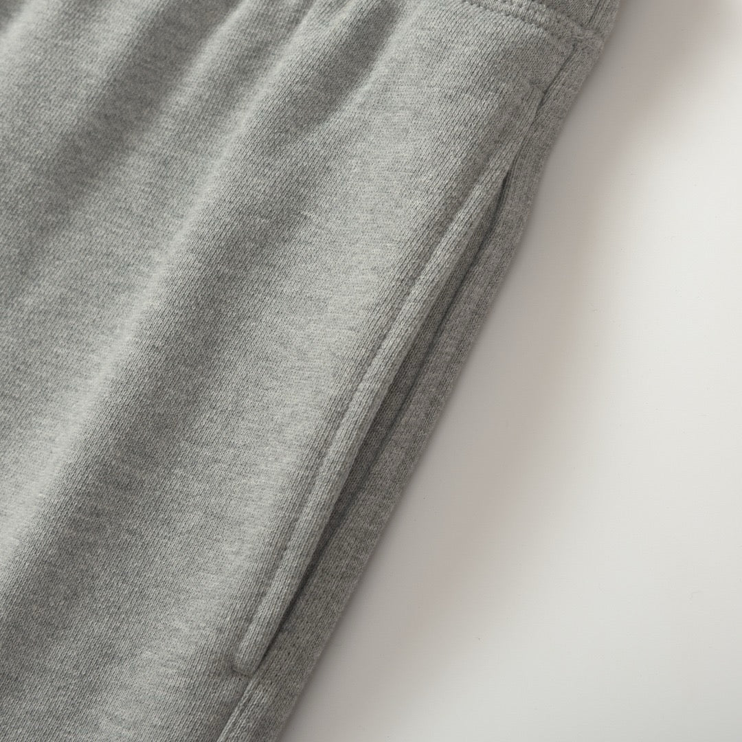 Pantalón negro y gris