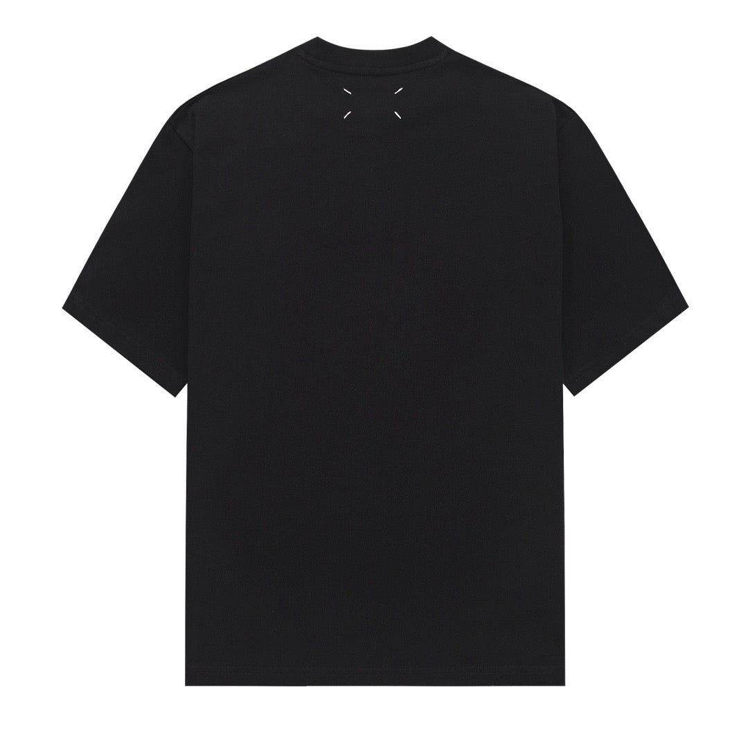 Schwarz-weißes T-Shirt