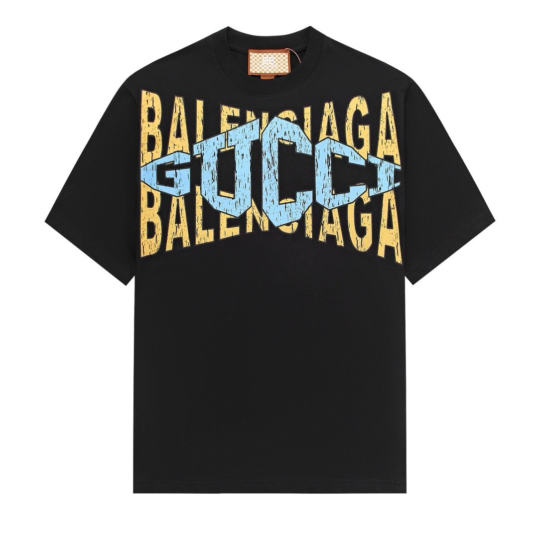 Schwarz-weißes T-Shirt