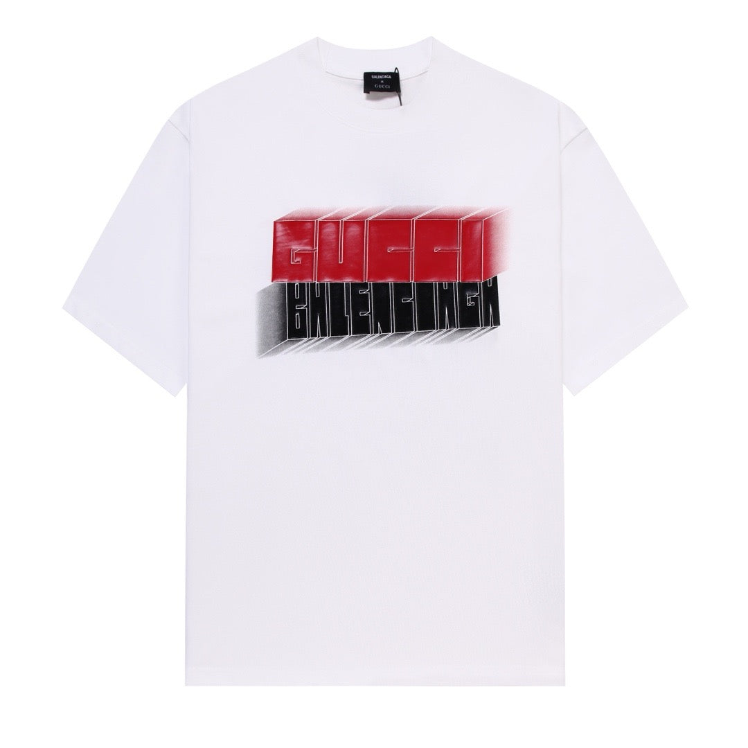 Schwarz-weißes T-Shirt