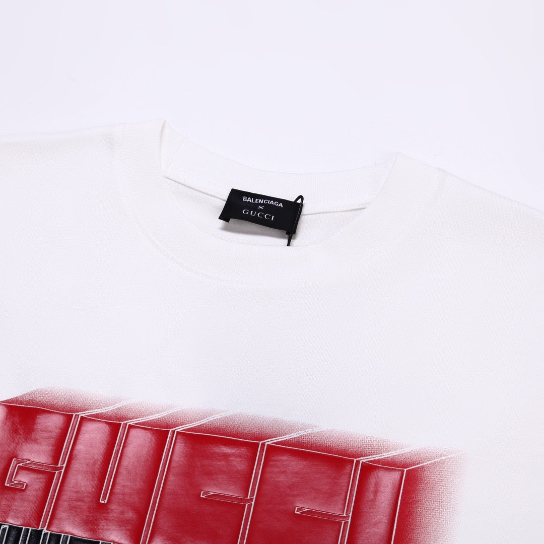 Schwarz-weißes T-Shirt