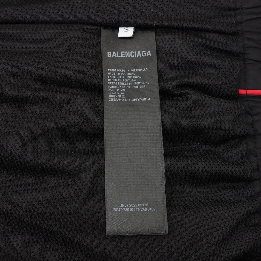 Schwarze und khakifarbene Jacke