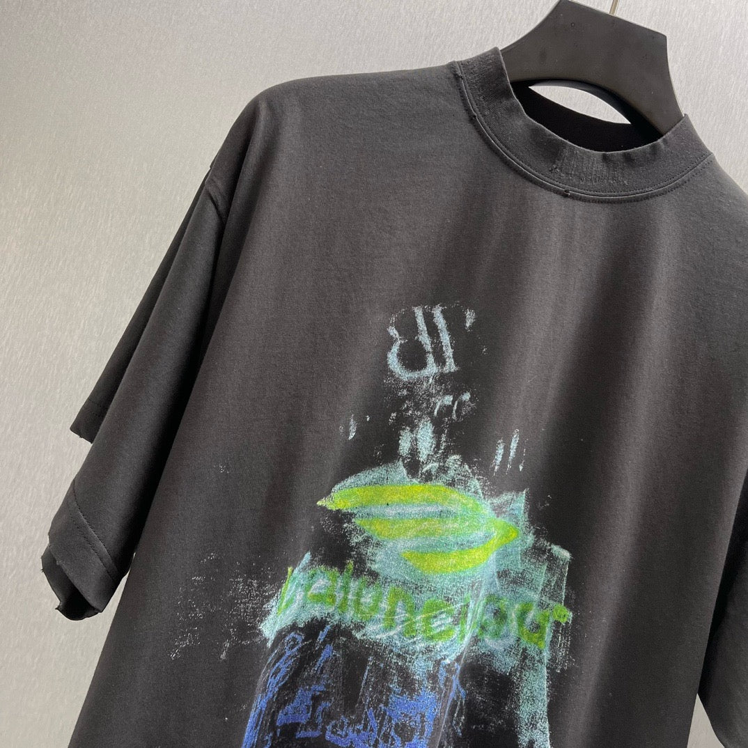 Schwarzes und hellgrünes T-Shirt