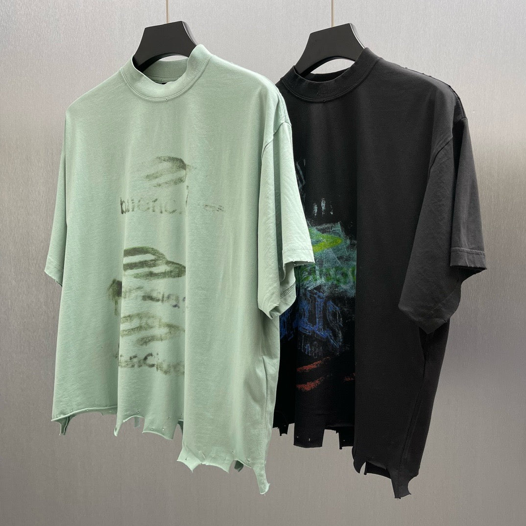 Schwarzes und hellgrünes T-Shirt