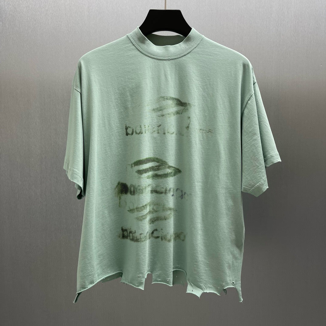 Schwarzes und hellgrünes T-Shirt