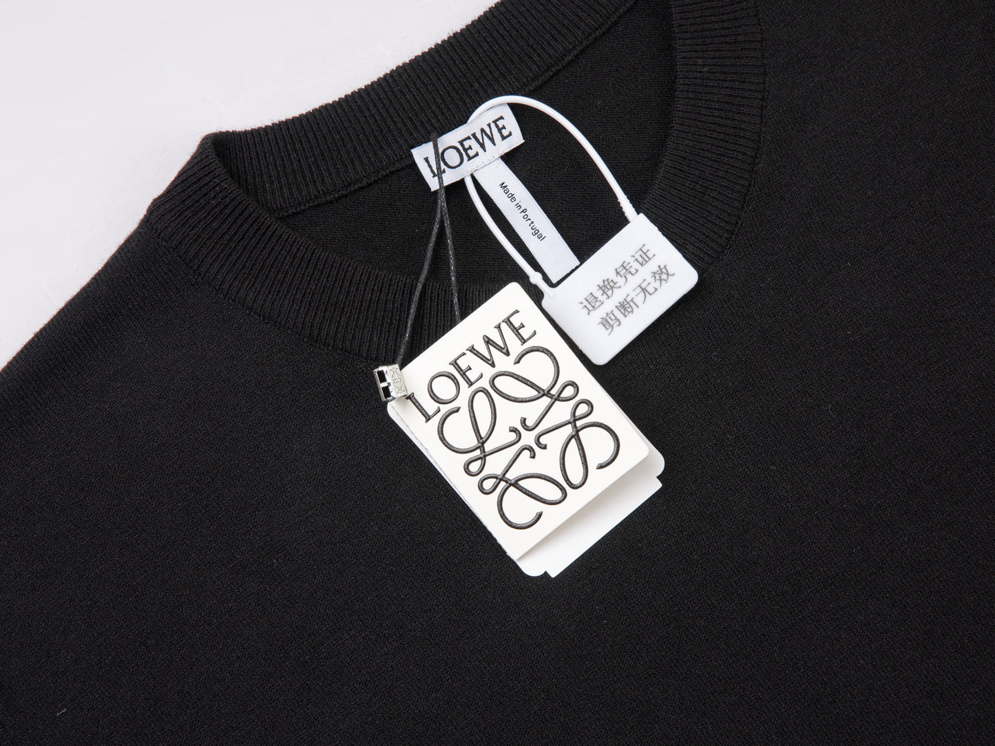Camiseta negra y gris