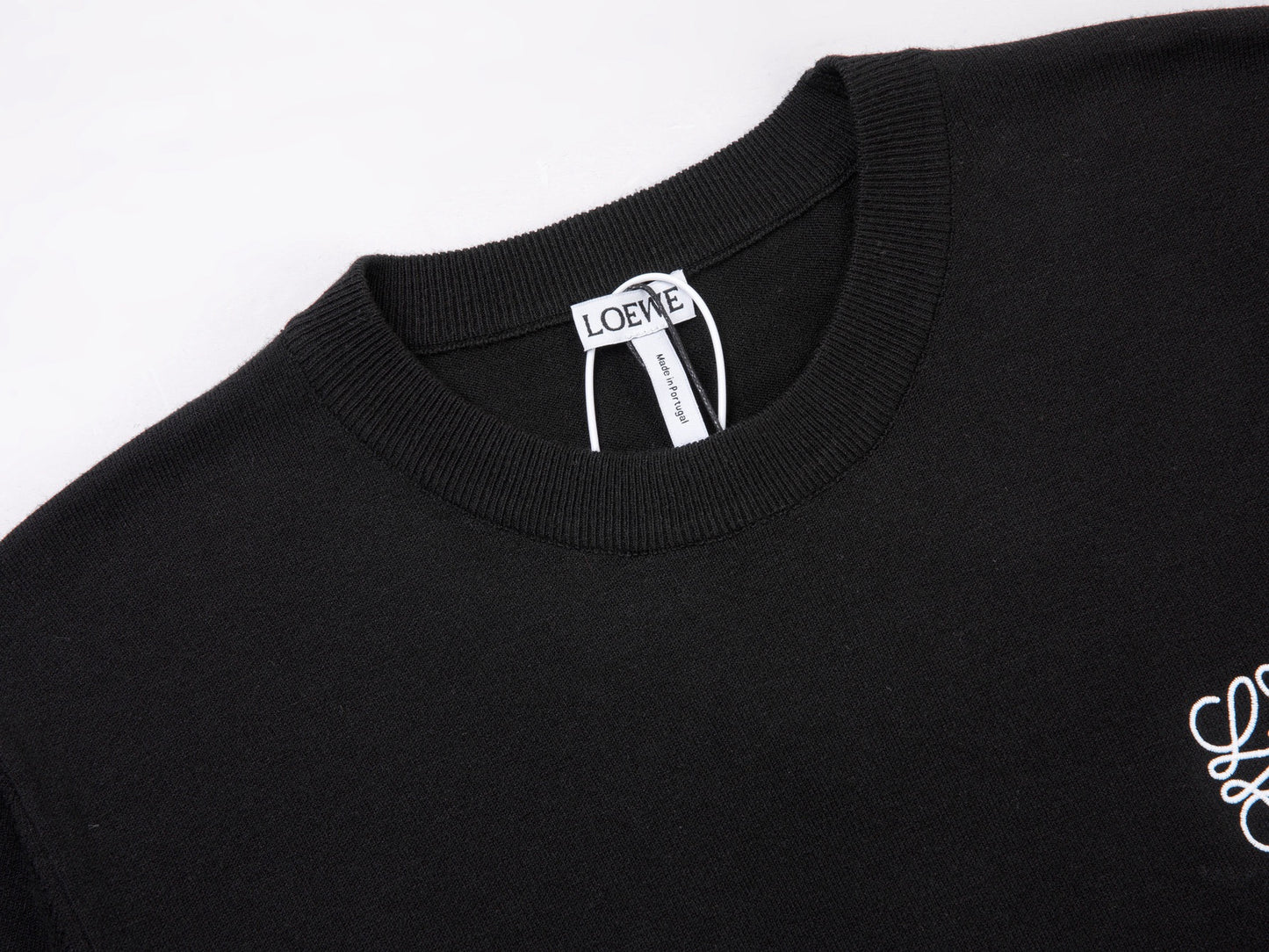 Camiseta negra y gris