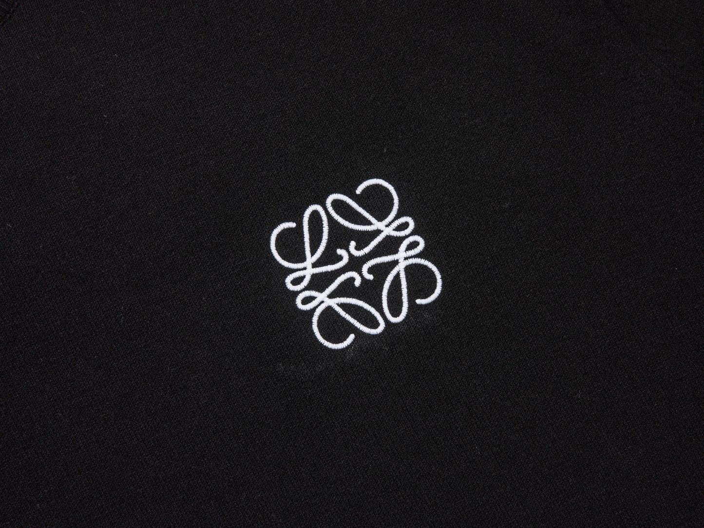 Camiseta negra y gris