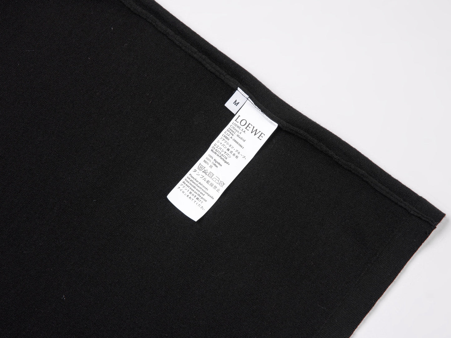 Camiseta negra y gris
