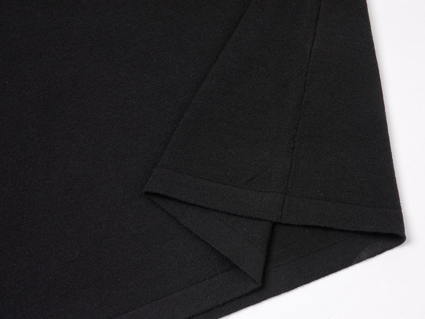 Camiseta negra y gris