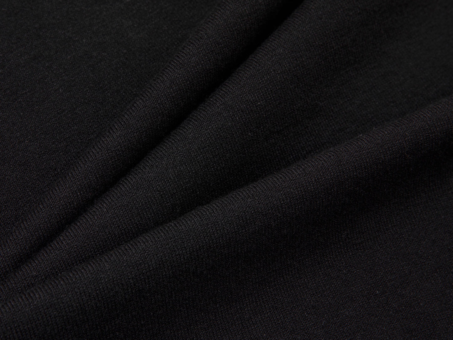 Camiseta negra y gris