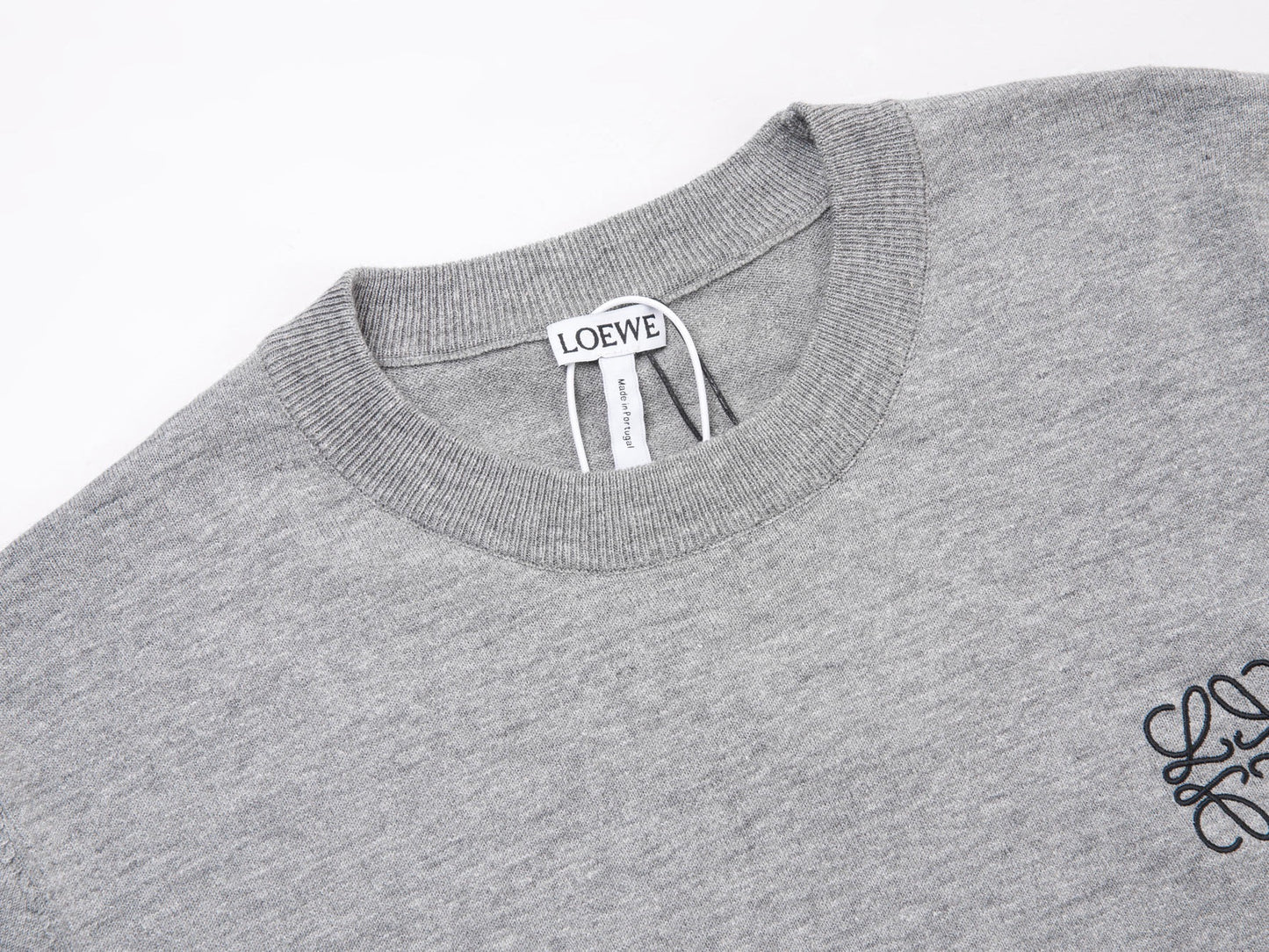 Camiseta negra y gris