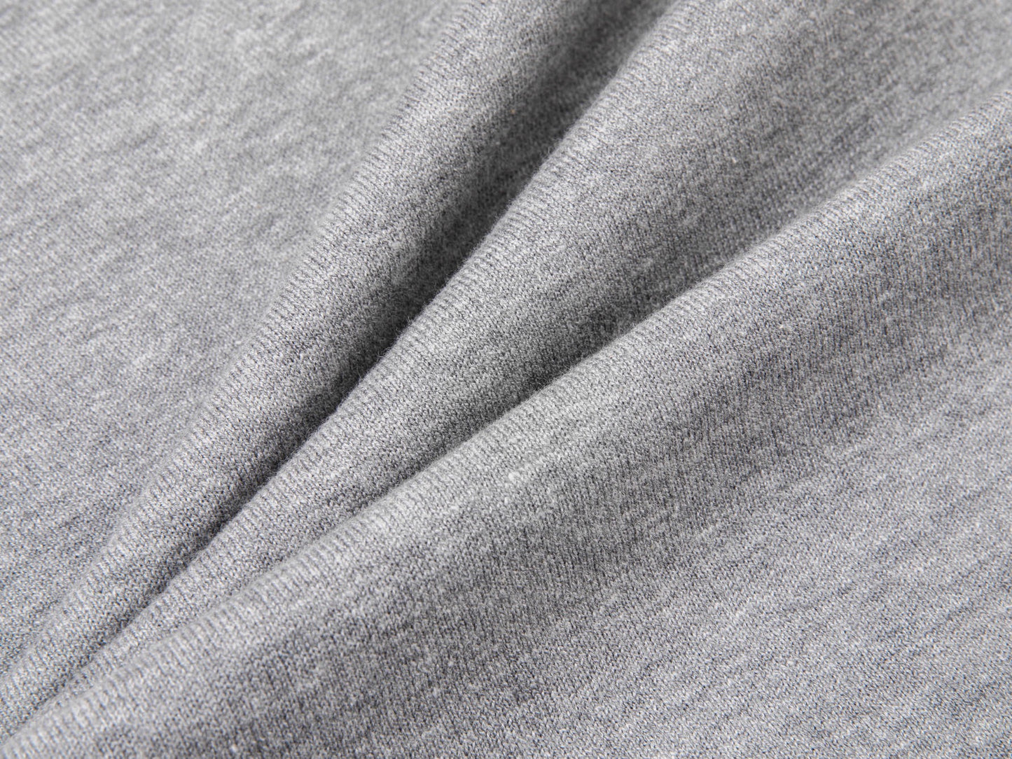 Camiseta negra y gris