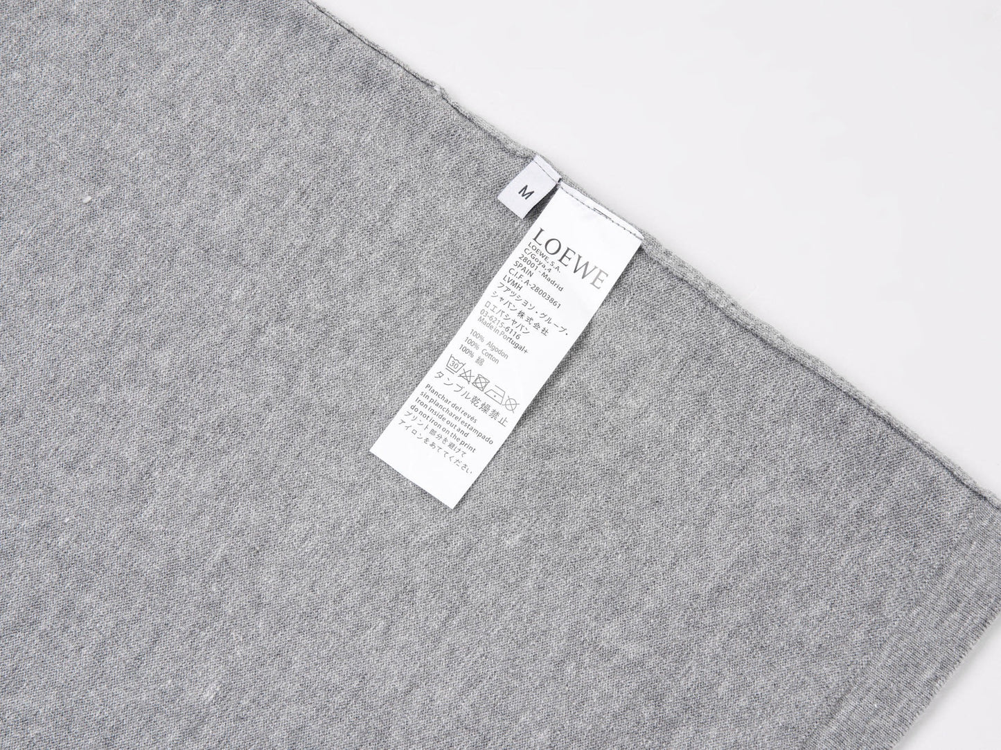 Camiseta negra y gris
