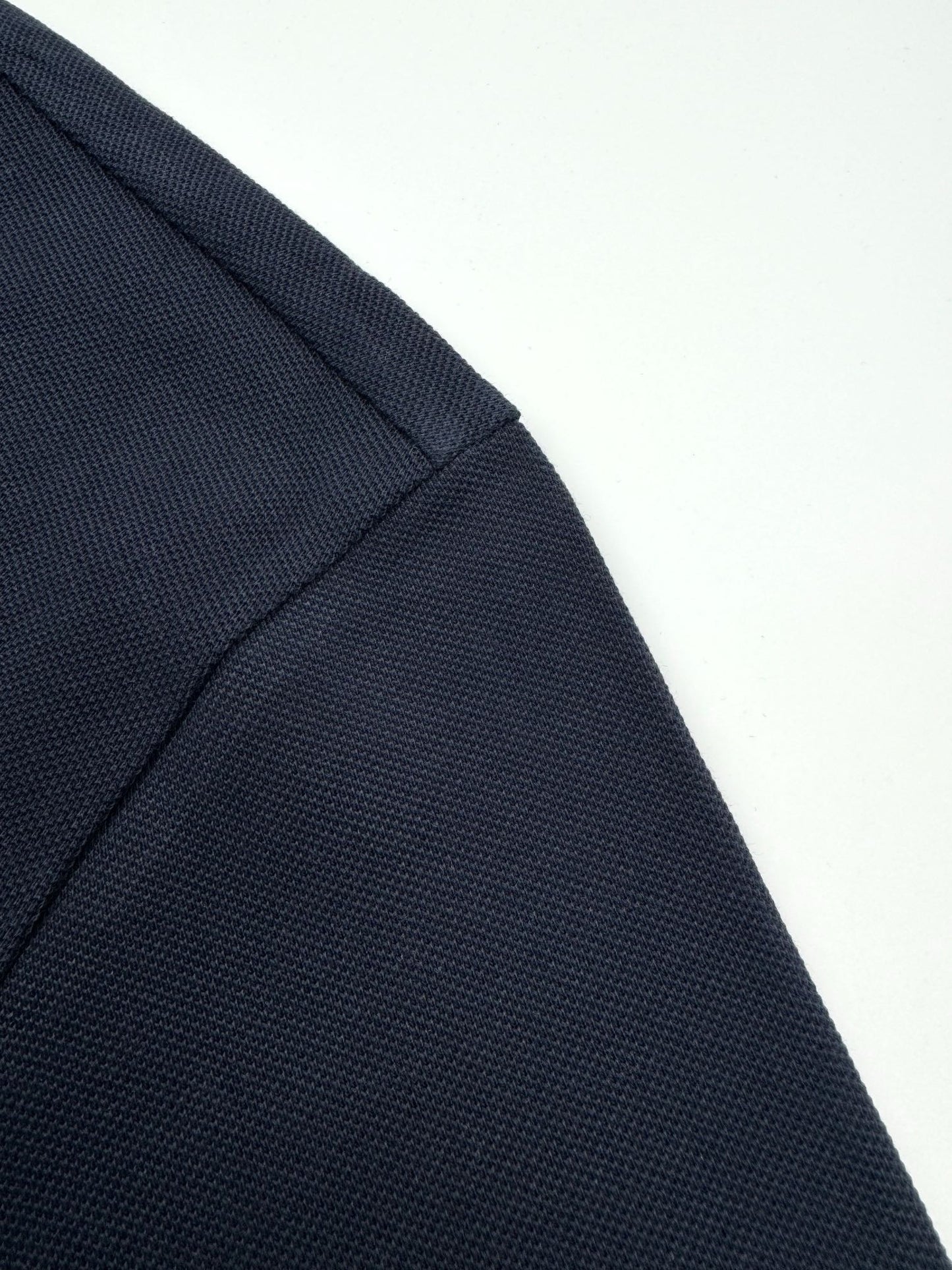 Polo azul y blanco