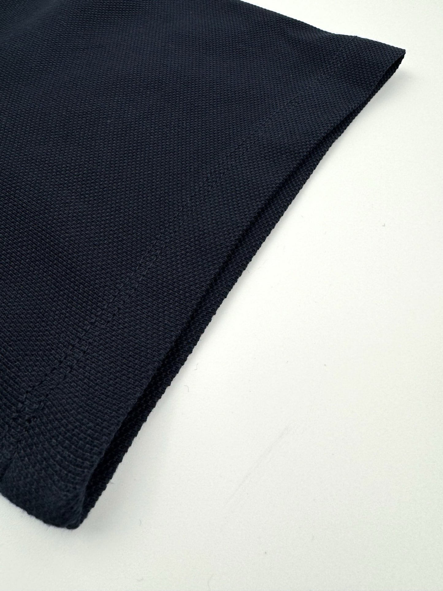 Polo azul y blanco