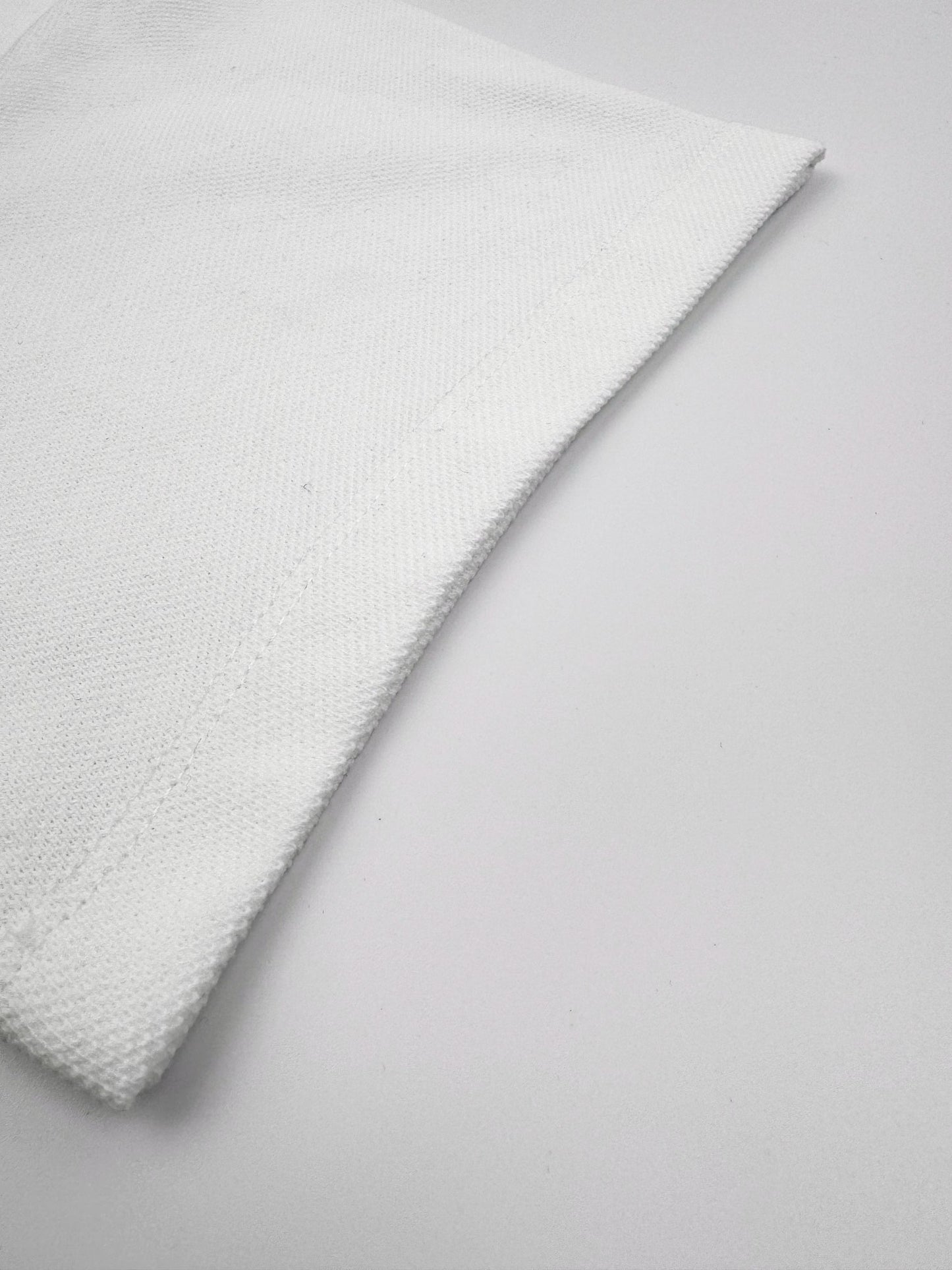 Polo azul y blanco