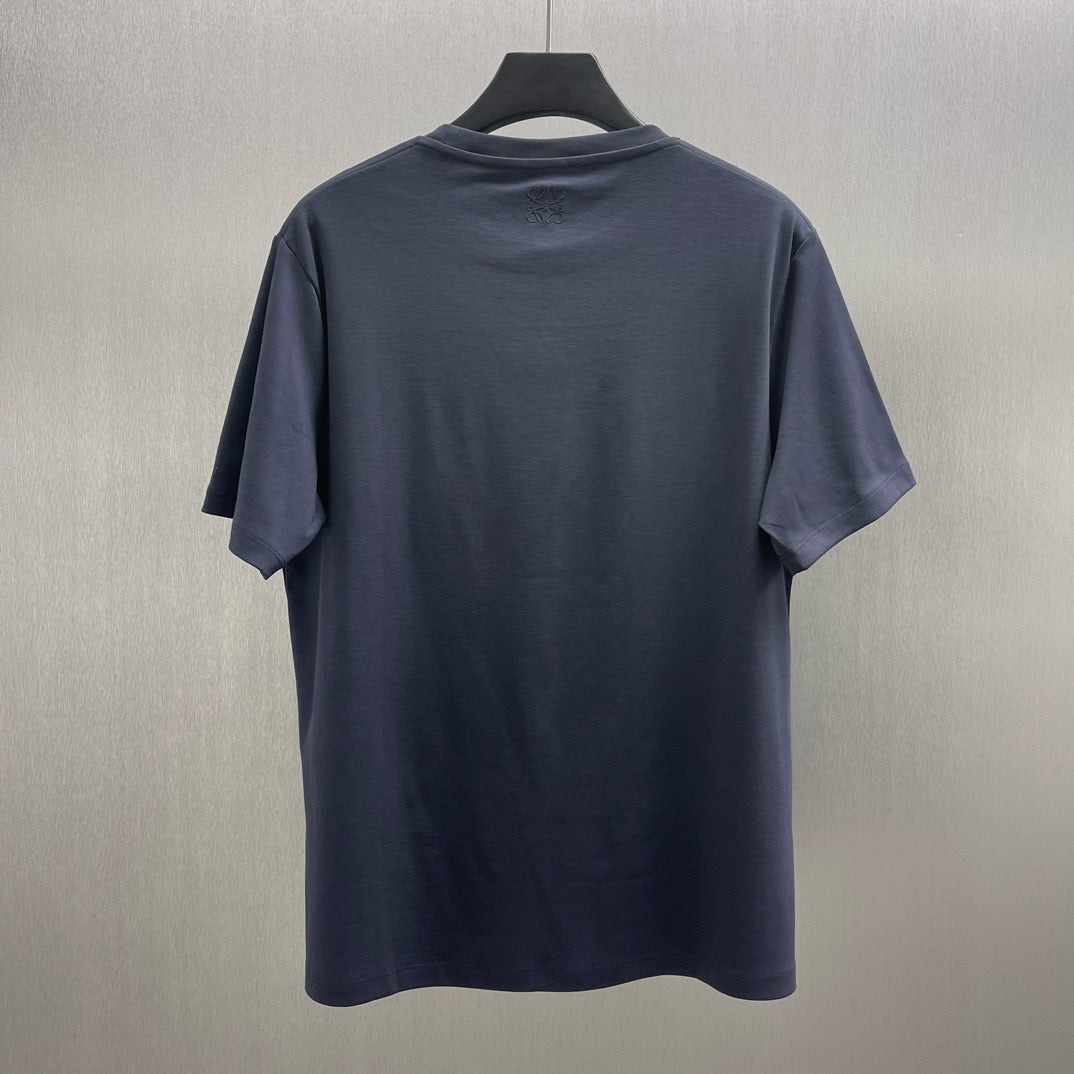 Camiseta azul y blanca