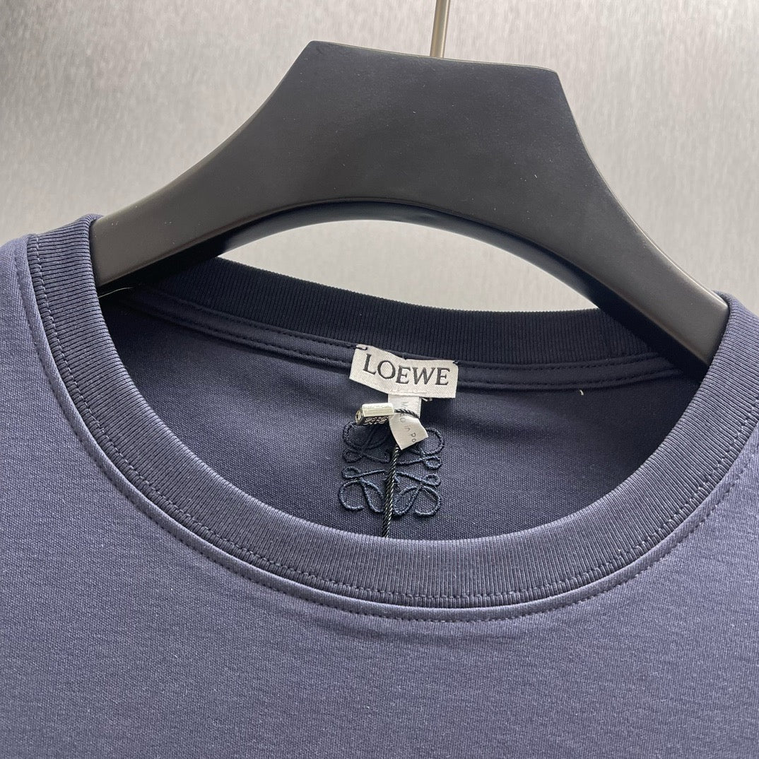 Camiseta azul y blanca