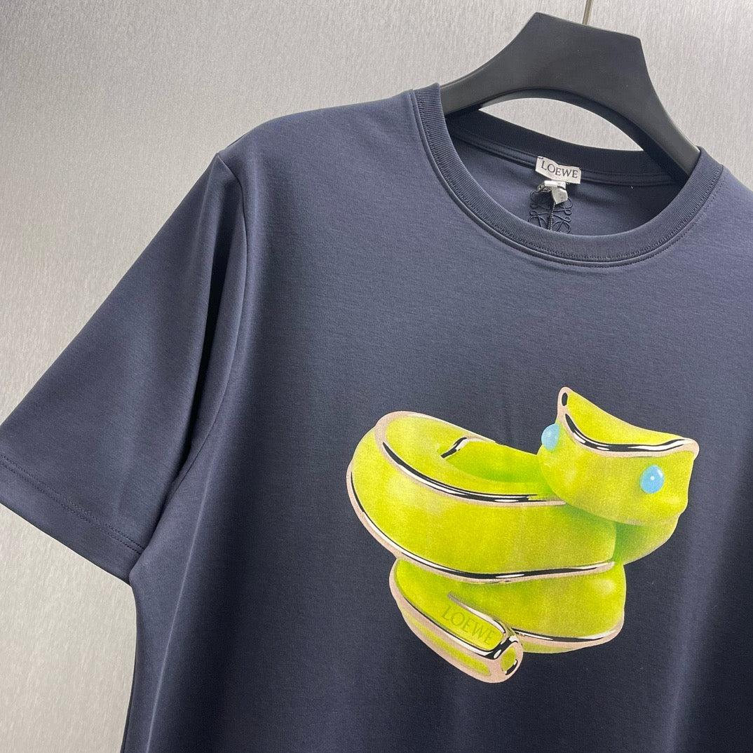 Camiseta azul y blanca