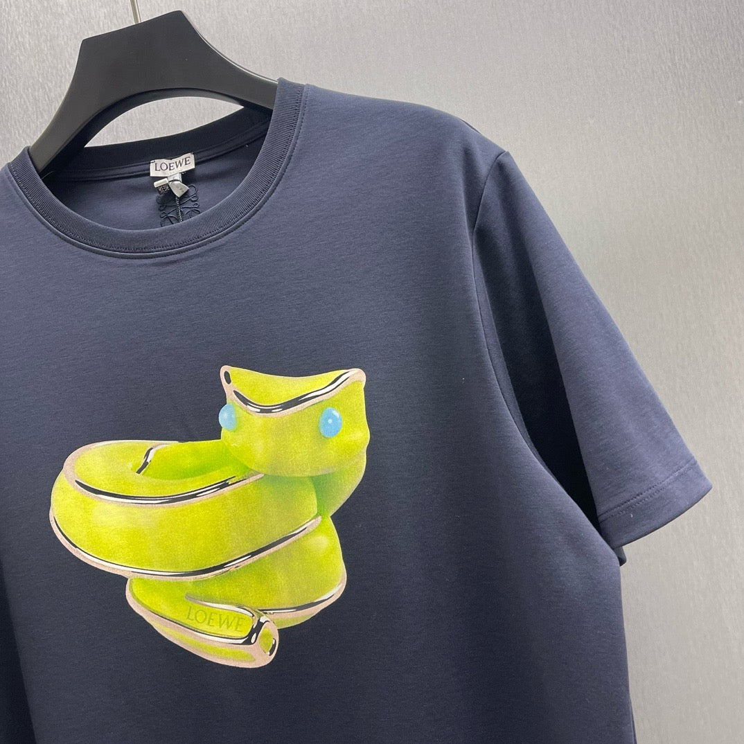 Camiseta azul y blanca