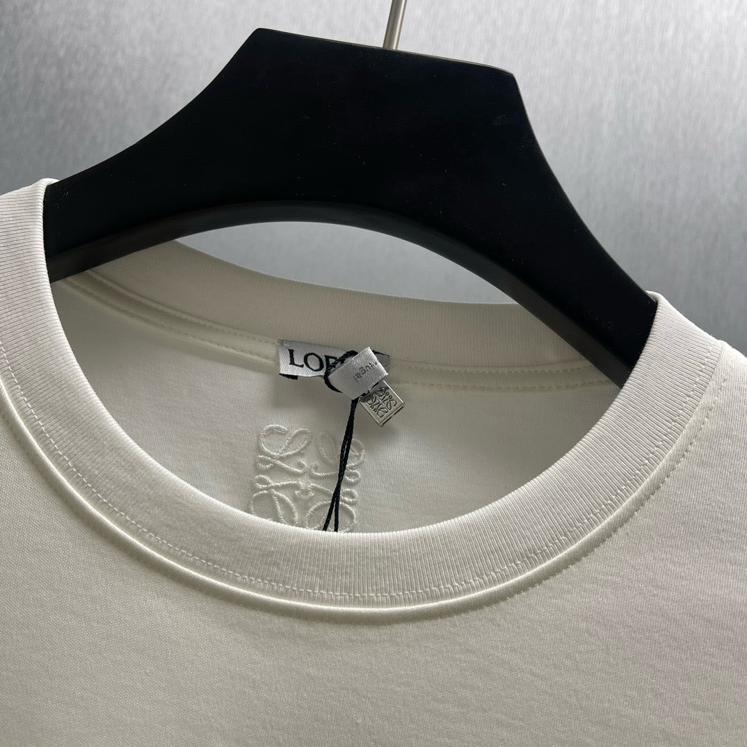 Camiseta azul y blanca