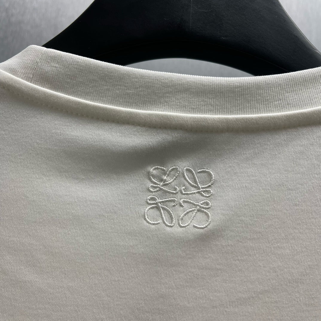 Camiseta azul y blanca