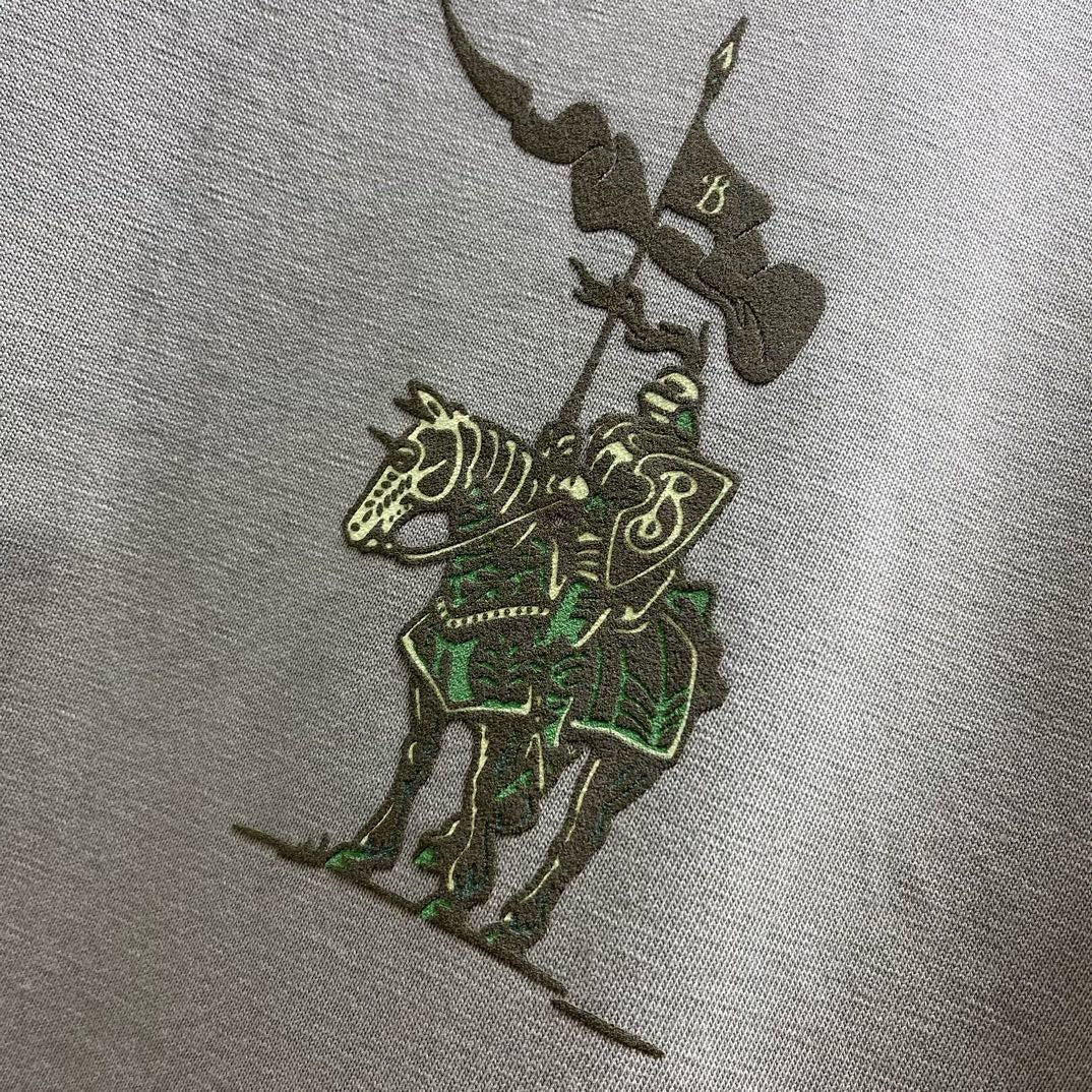 Grün-weißes T-Shirt