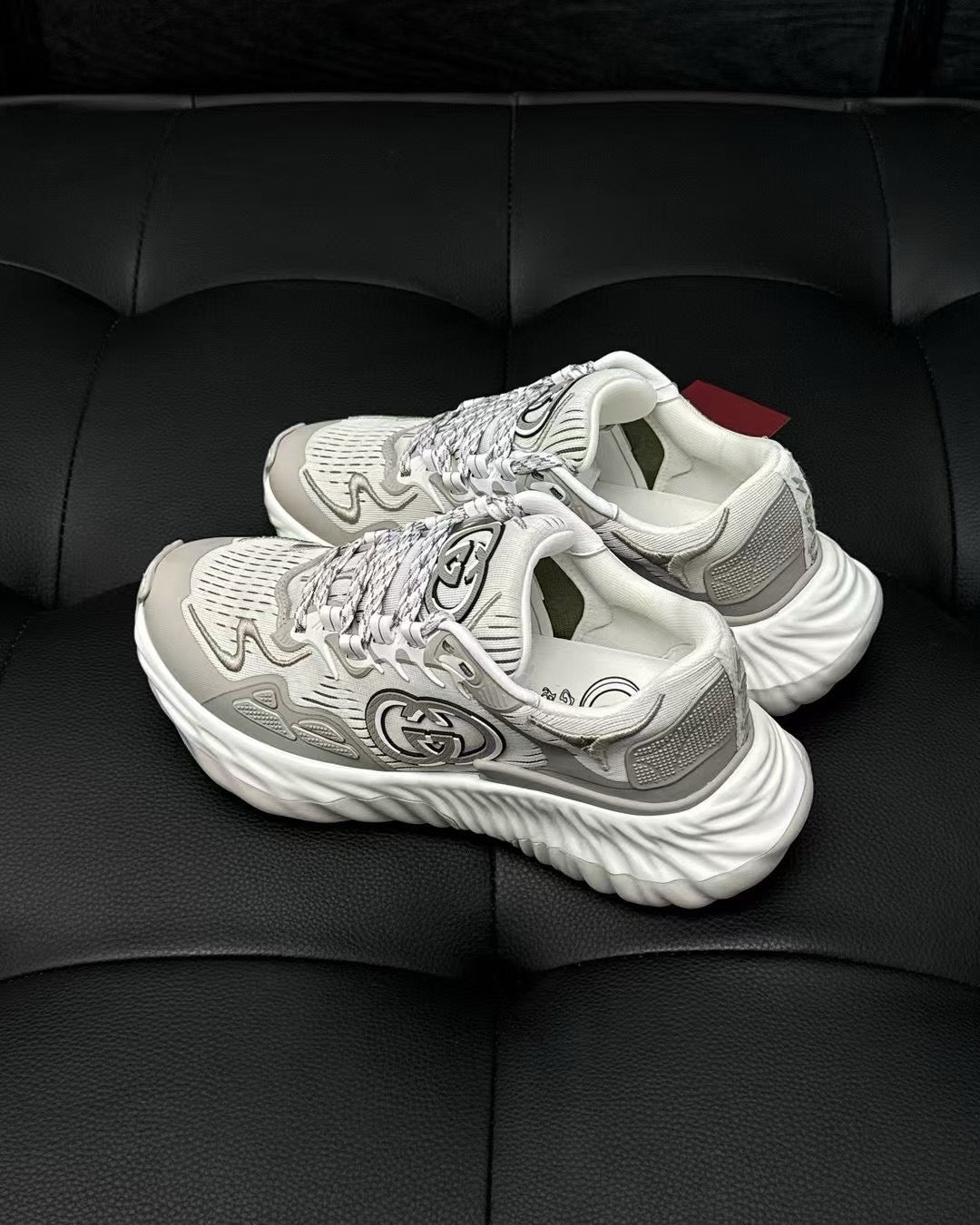 Mehrfarbige Schuhe