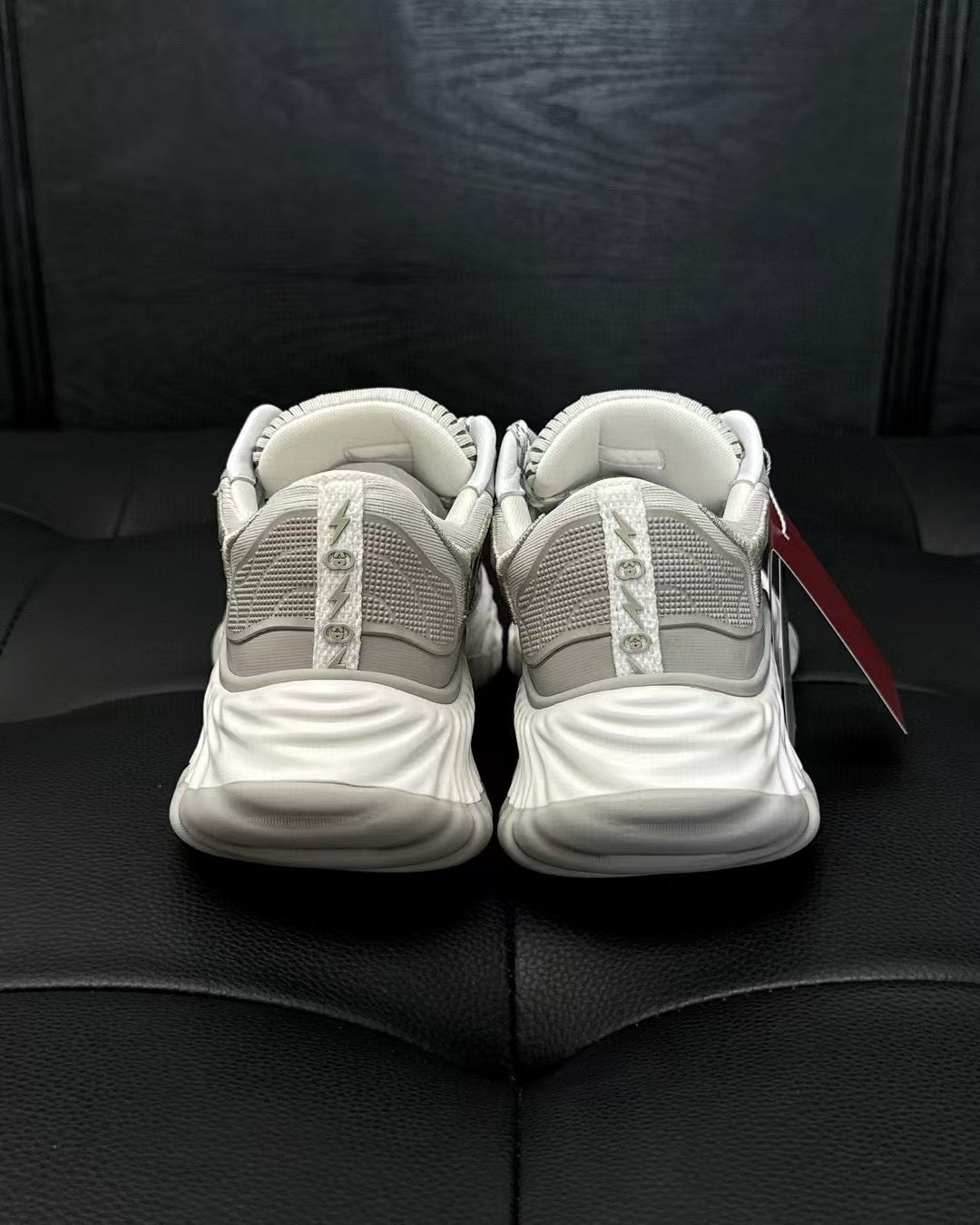 Mehrfarbige Schuhe