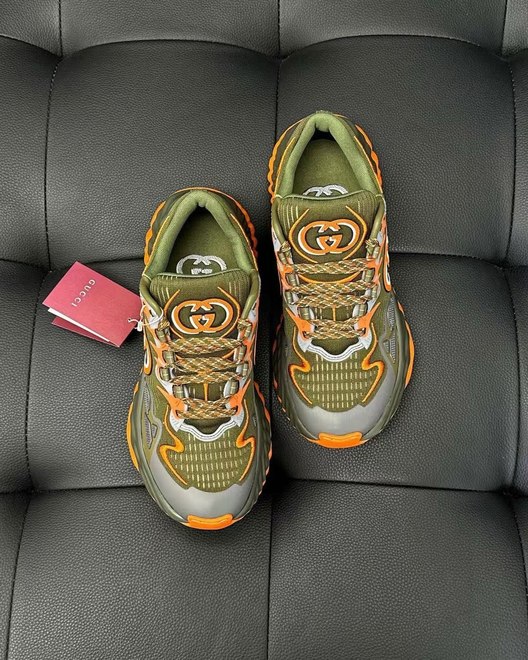 Mehrfarbige Schuhe