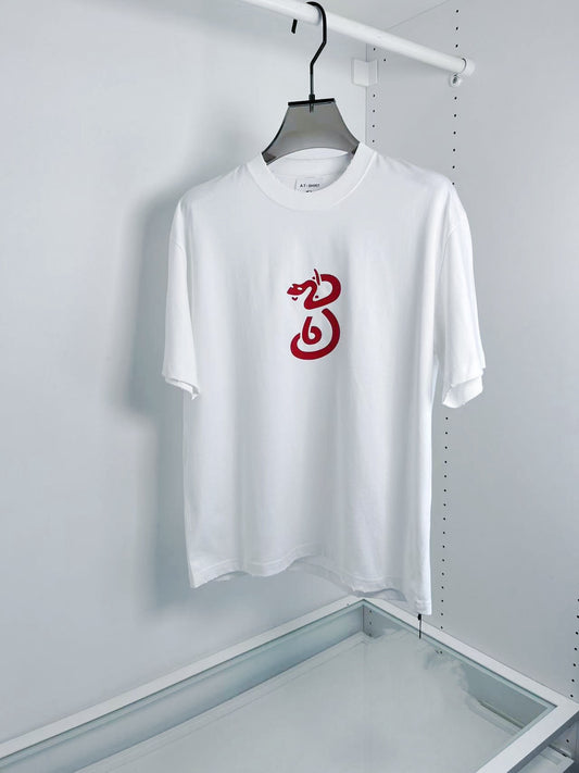 Schwarz-weißes T-Shirt