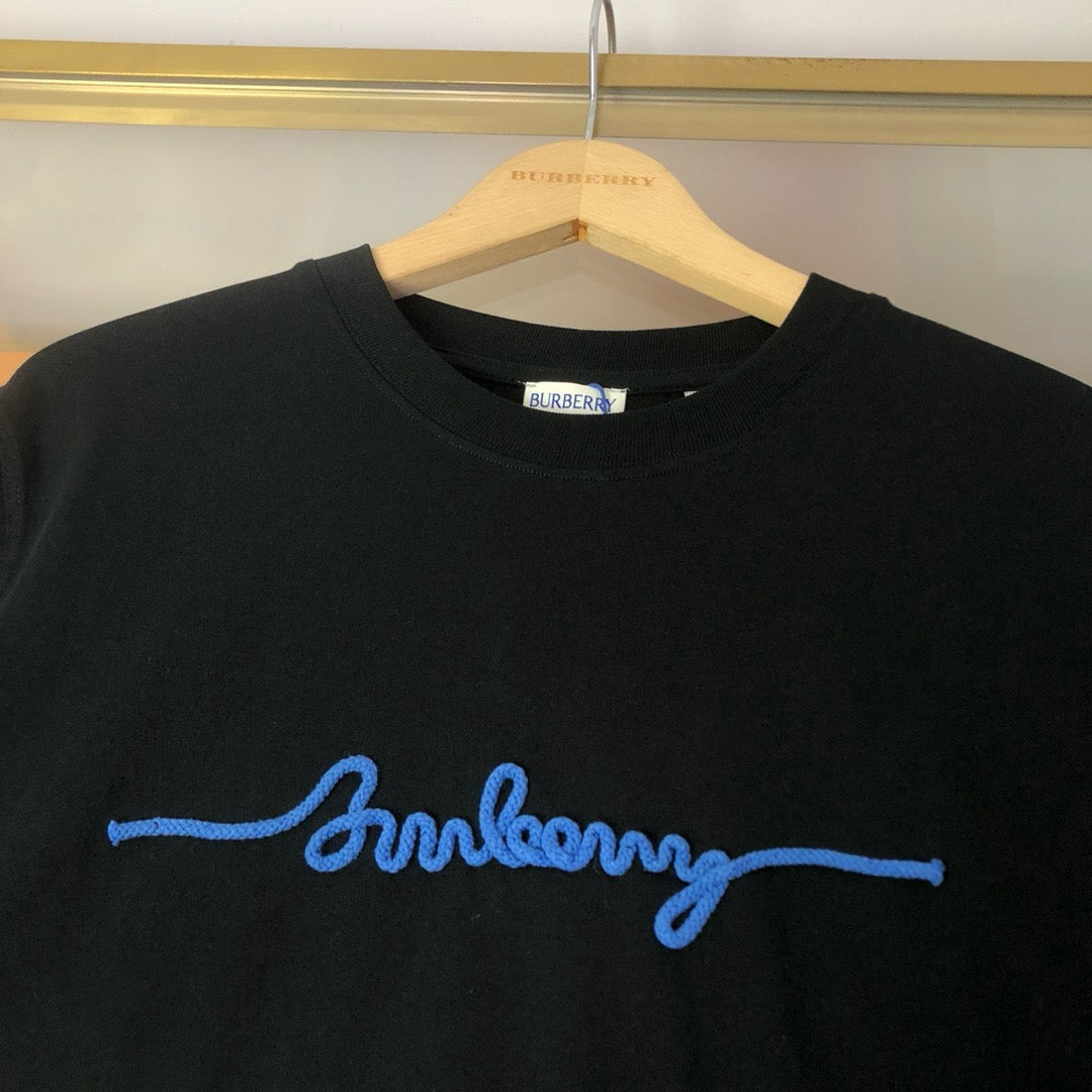 Camiseta blanca y negra