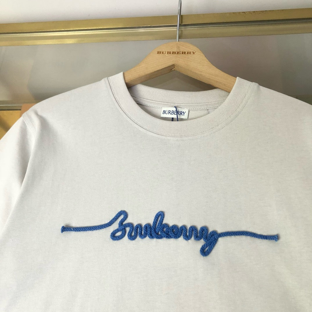 Camiseta blanca y negra