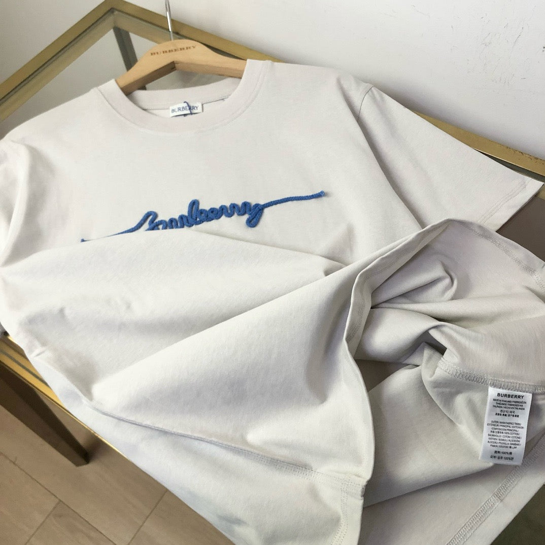 Camiseta blanca y negra