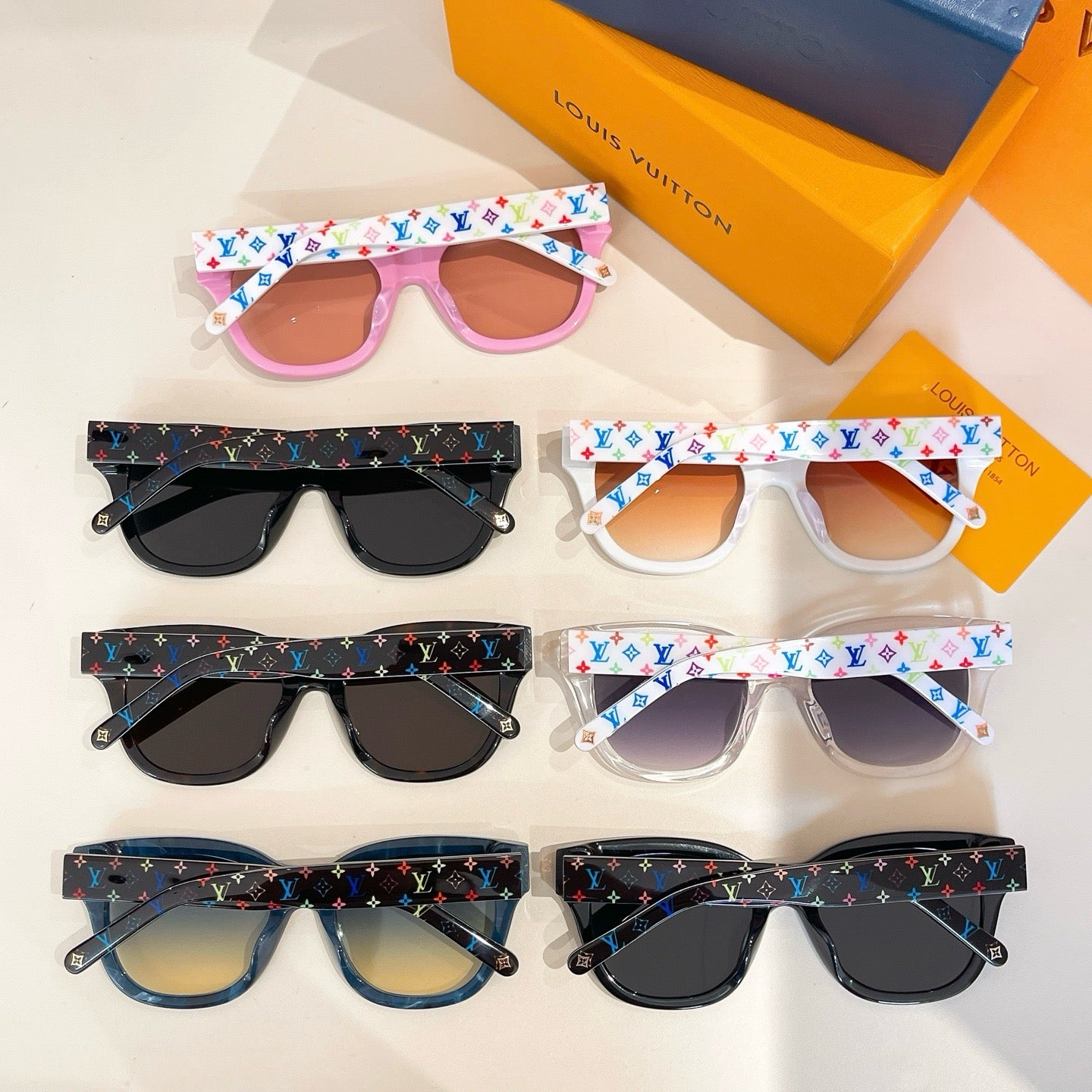 Mehrfarbige Sonnenbrille