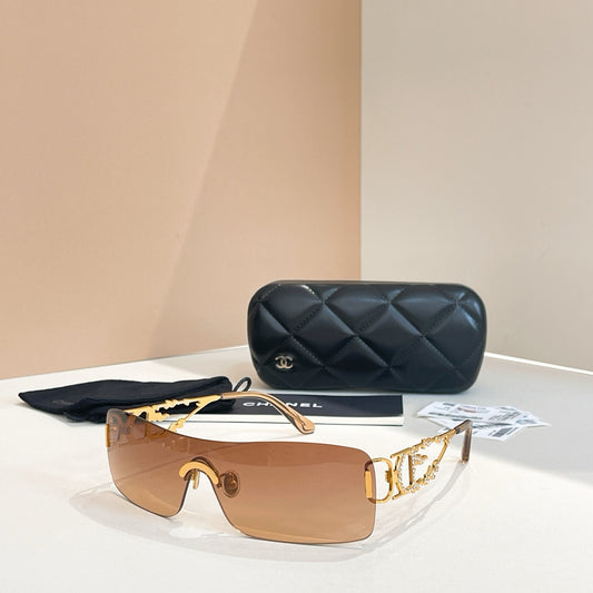 Mehrfarbige Sonnenbrille