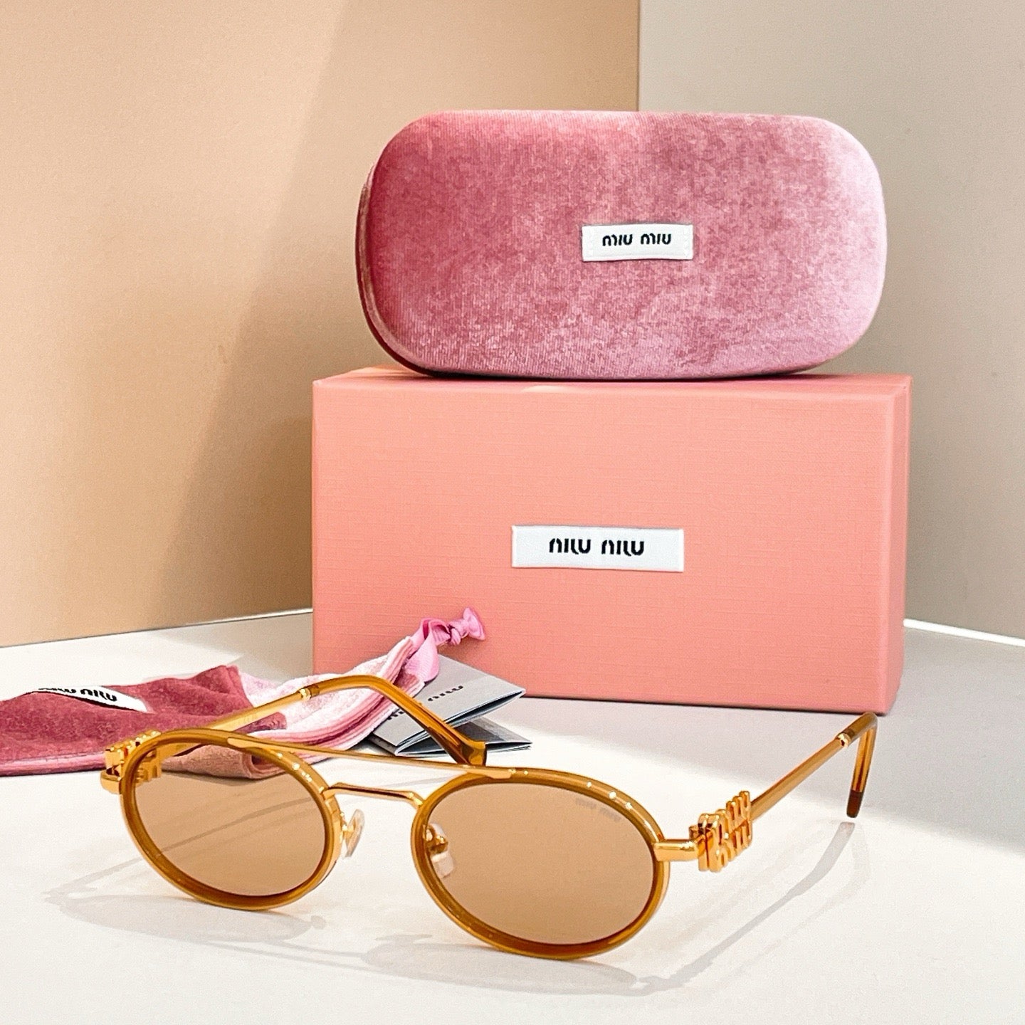 Mehrfarbige Sonnenbrille