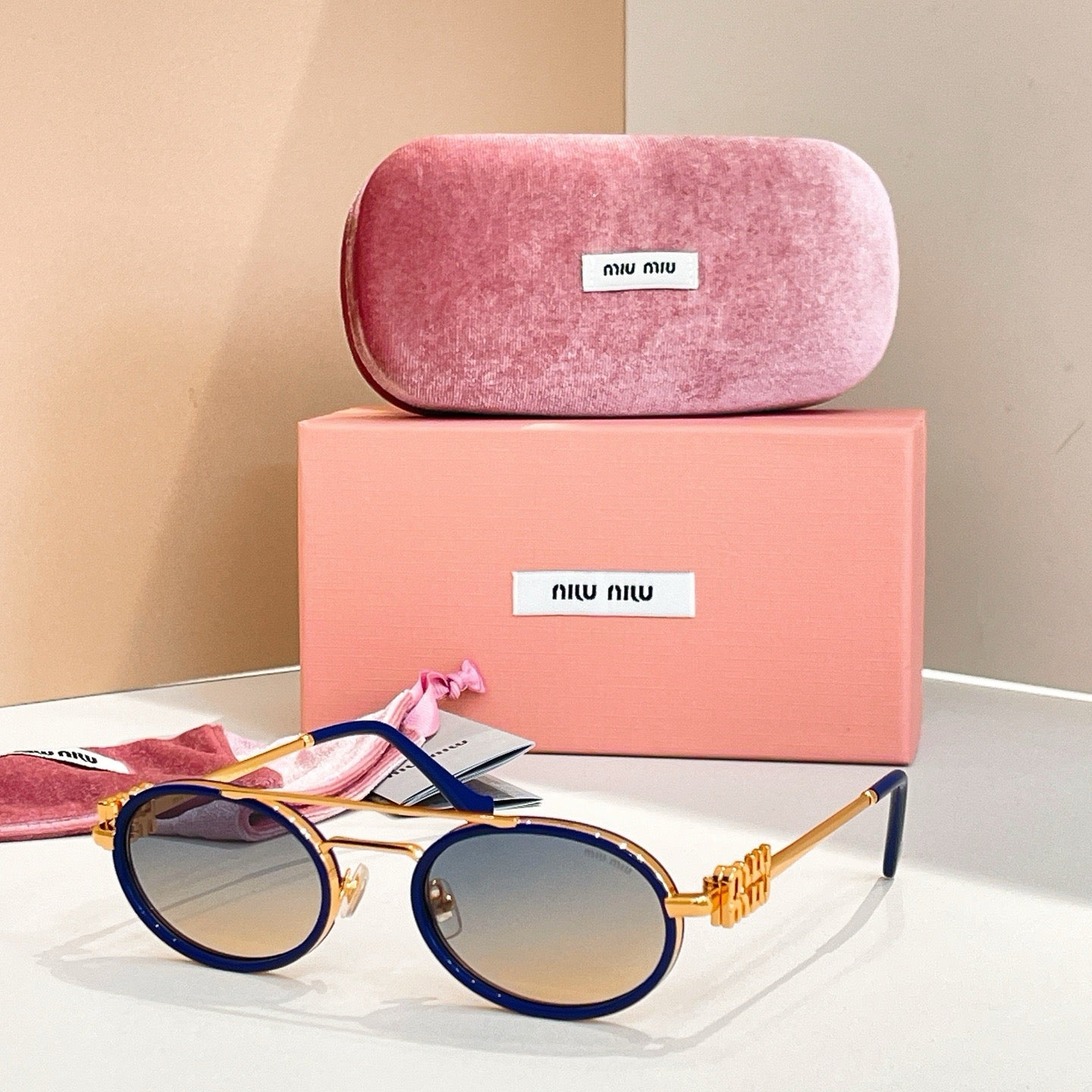 Mehrfarbige Sonnenbrille