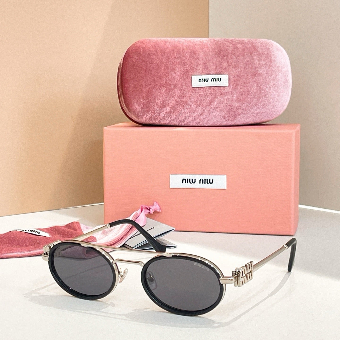 Mehrfarbige Sonnenbrille